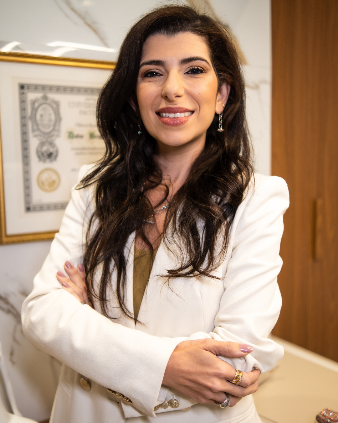 Dra. Dafne Leiderman, cirurgiã vascular, em seu consultório